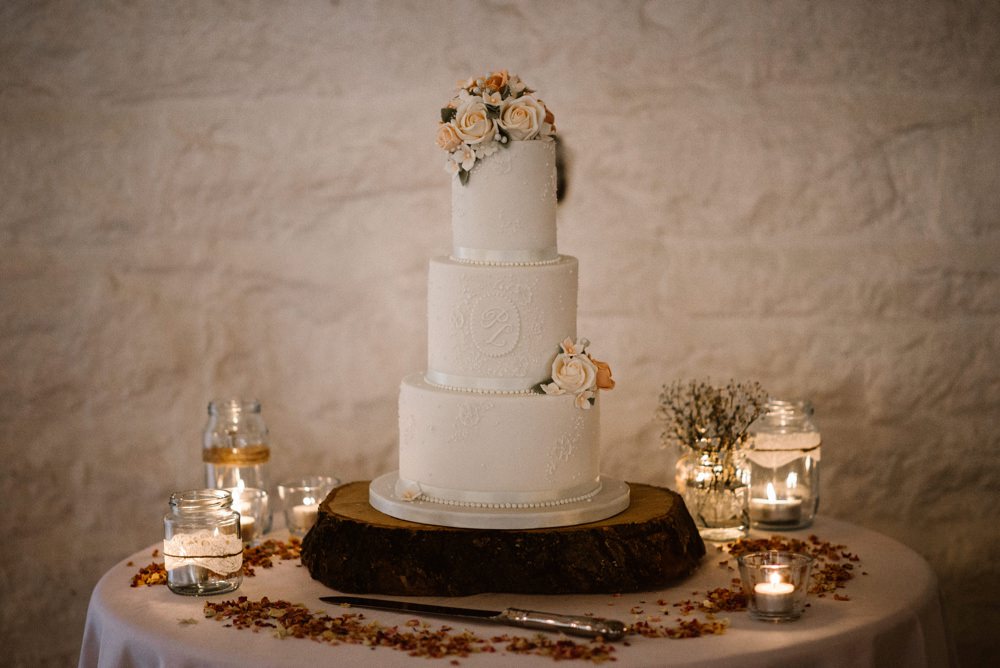 Beautiful rustic cake by The Frostery