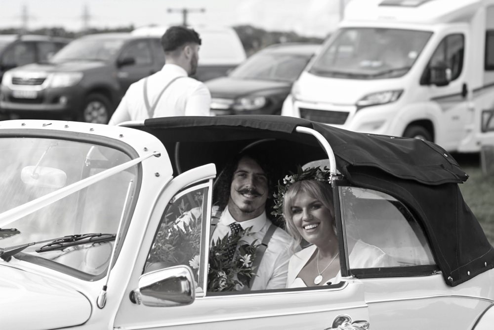 groom and bride arrive at Tipis in the VW beetle